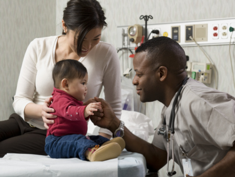 baby_mom_with_doctor